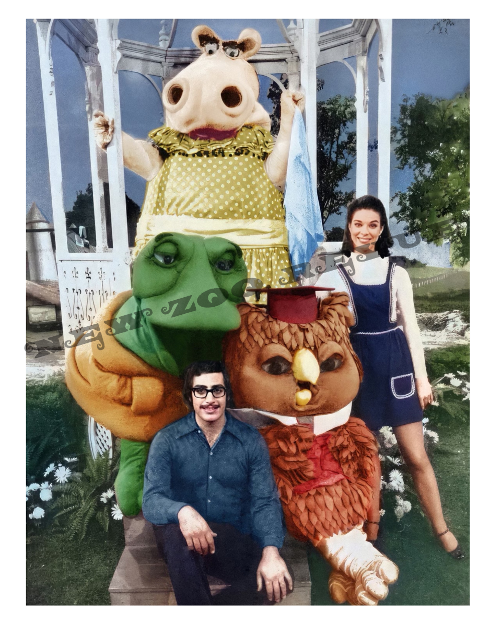 New Zoo Revue Cast Color Autographed Photo – NEW ZOO REVUE